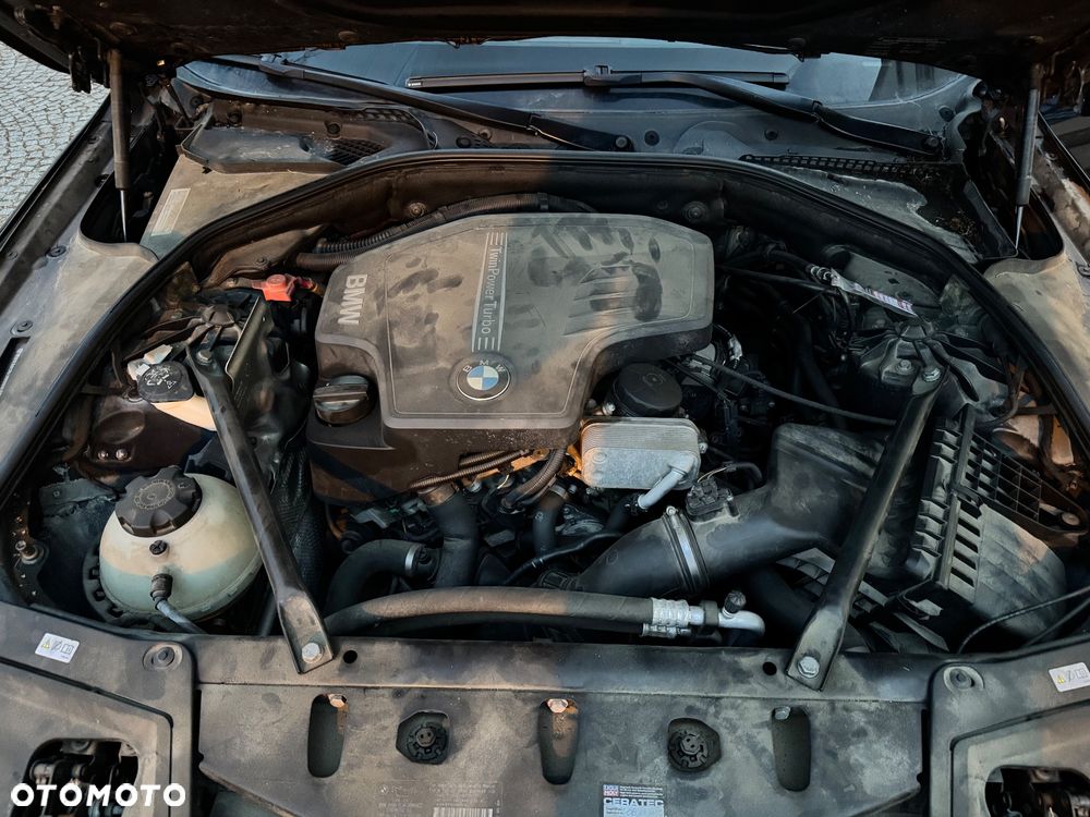 BMW Seria 5 528i - 31