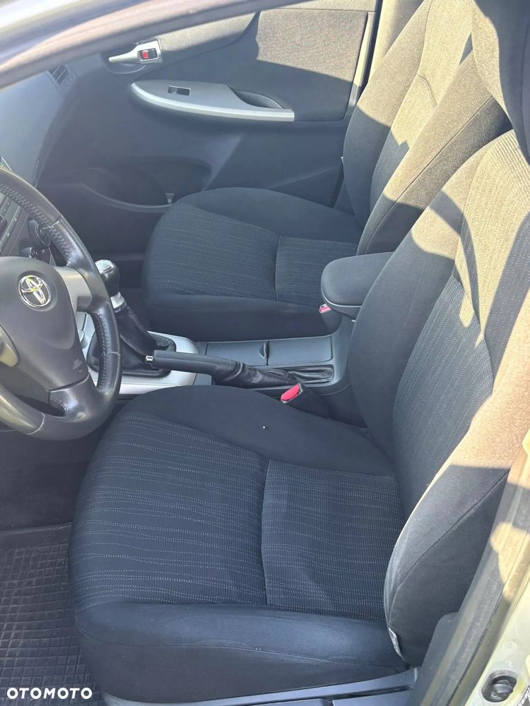 Toyota Corolla 1.6 VVT-i Premium - 3