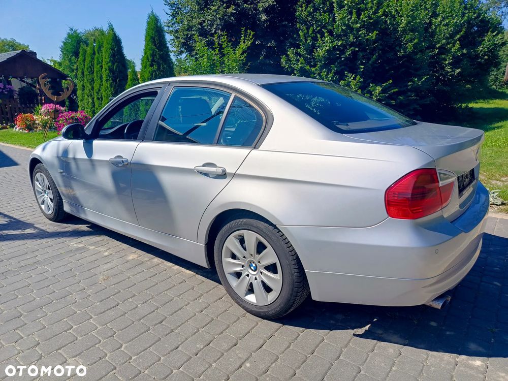 BMW Seria 3 318i - 3