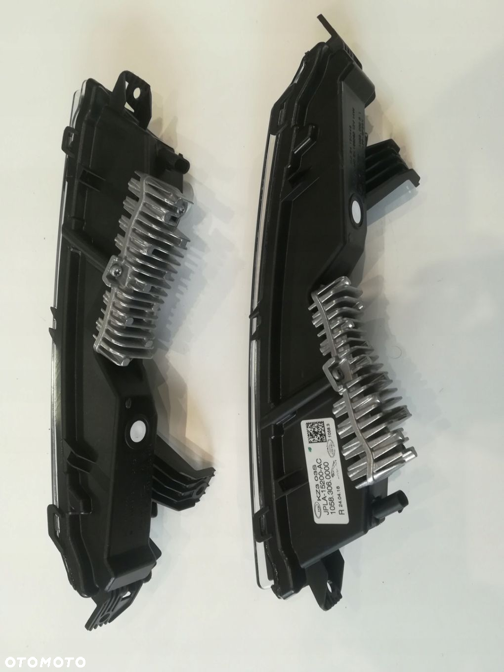 JAGUAR E PACE X540 HALOGEN LED DZIENNY NOWY ORG - 8