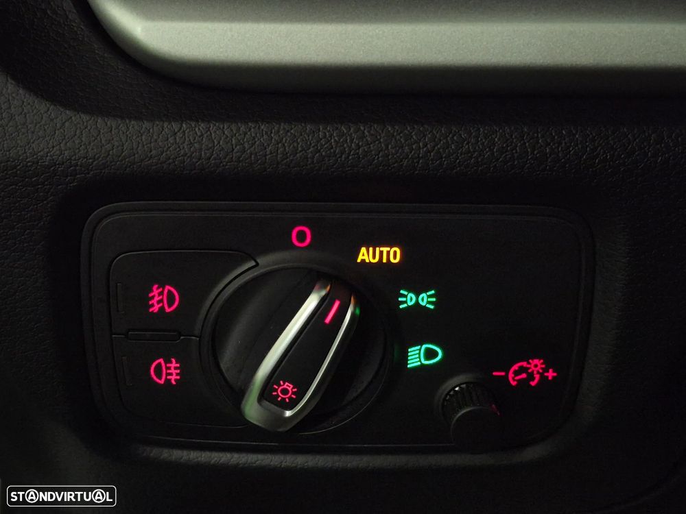 Audi A3 Sportback 1.6 TDI Attraction Special Edition - 20