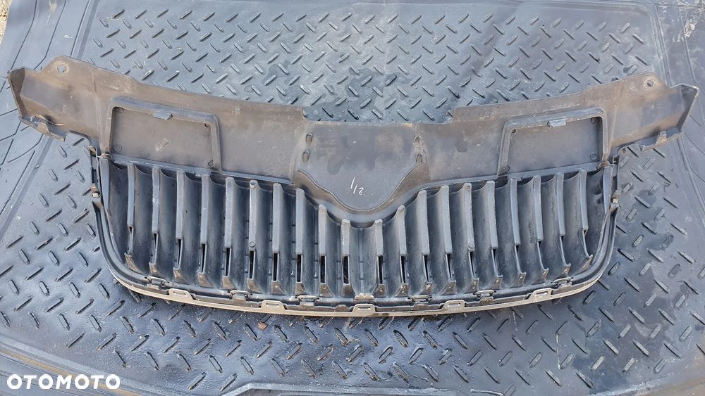 SKODA ROOMSTER FABIA II GRILL ATRAPA ZDERZAKA PRZÓD 5J0853668A RAMKA CHROM - 4