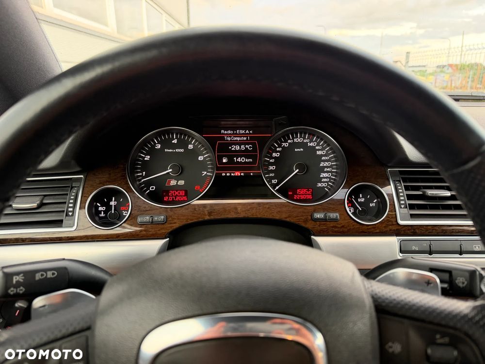 Audi S8 - 16