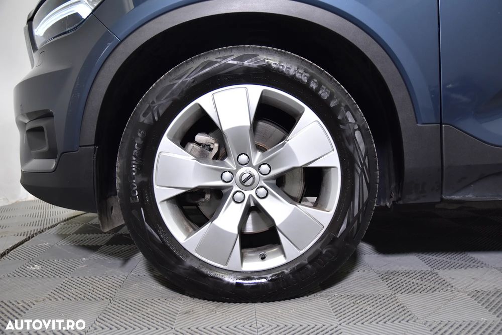 Volvo XC 40 B4 AT8 AWD Mild Hybrid Momentum Pro - 13