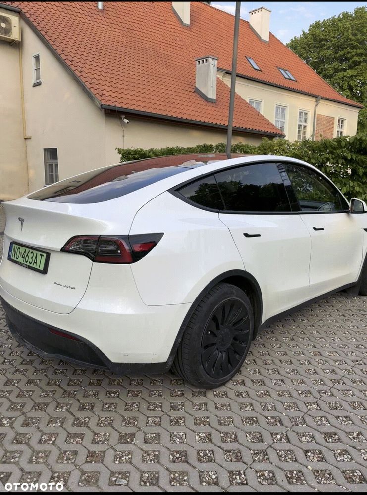 Tesla Model Y - 2