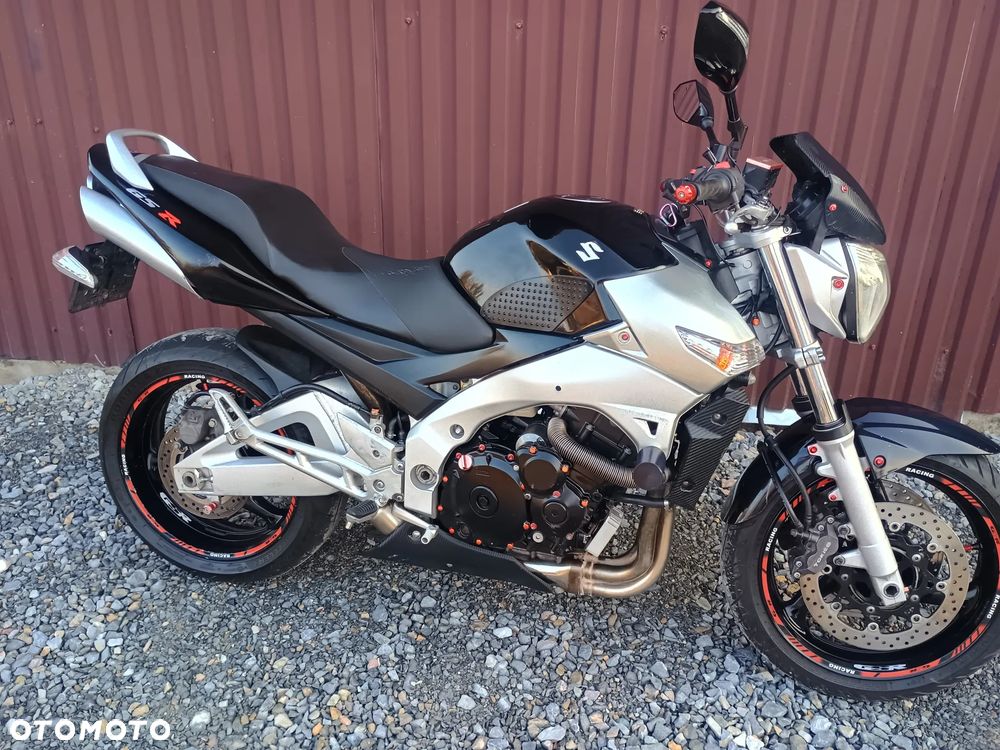 Suzuki GSR - 7