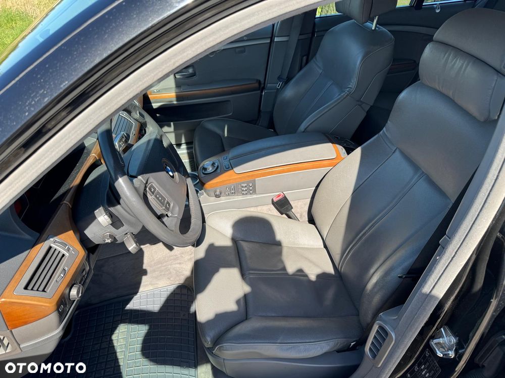 BMW Seria 7 745i - 11