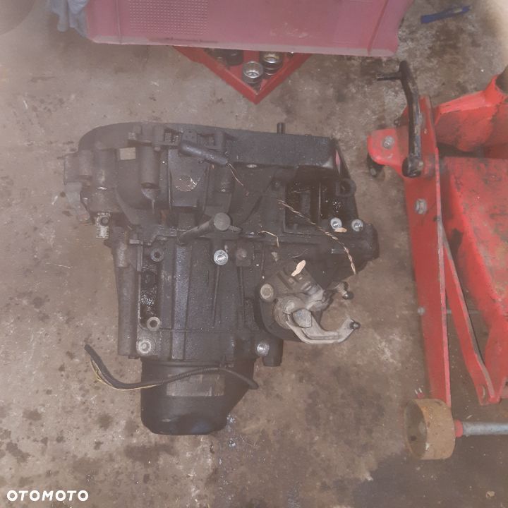 SKRZYNIA BIEGÓW MEGANE II SCENIC II 1.5 DCI K9K 820021 - 1