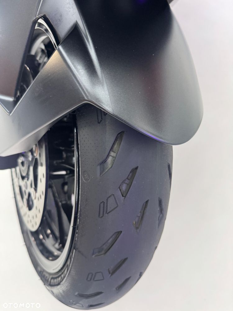 Suzuki GSX - 17