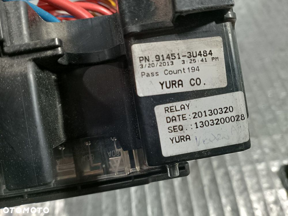 SKRZYNKA BEZPIECZNIKÓW WEWNĘTRZNA KIA SPORTAGE III 91451-3U484 1.7 CRDI - 2