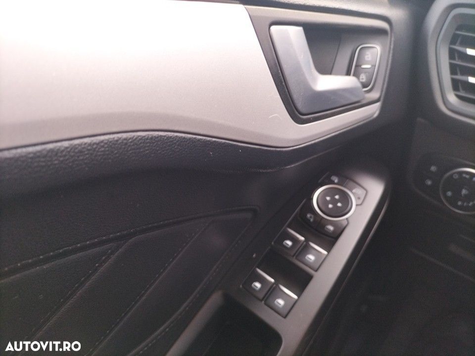 Ford Focus - 11