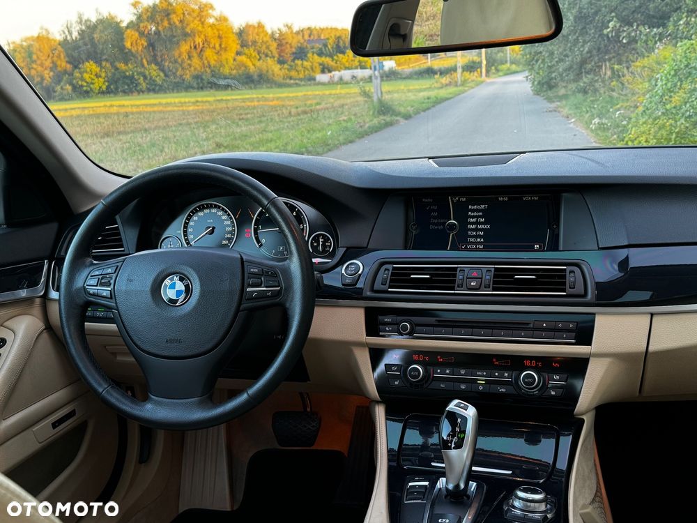 BMW Seria 5 525d Sport-Aut Modern Line - 16