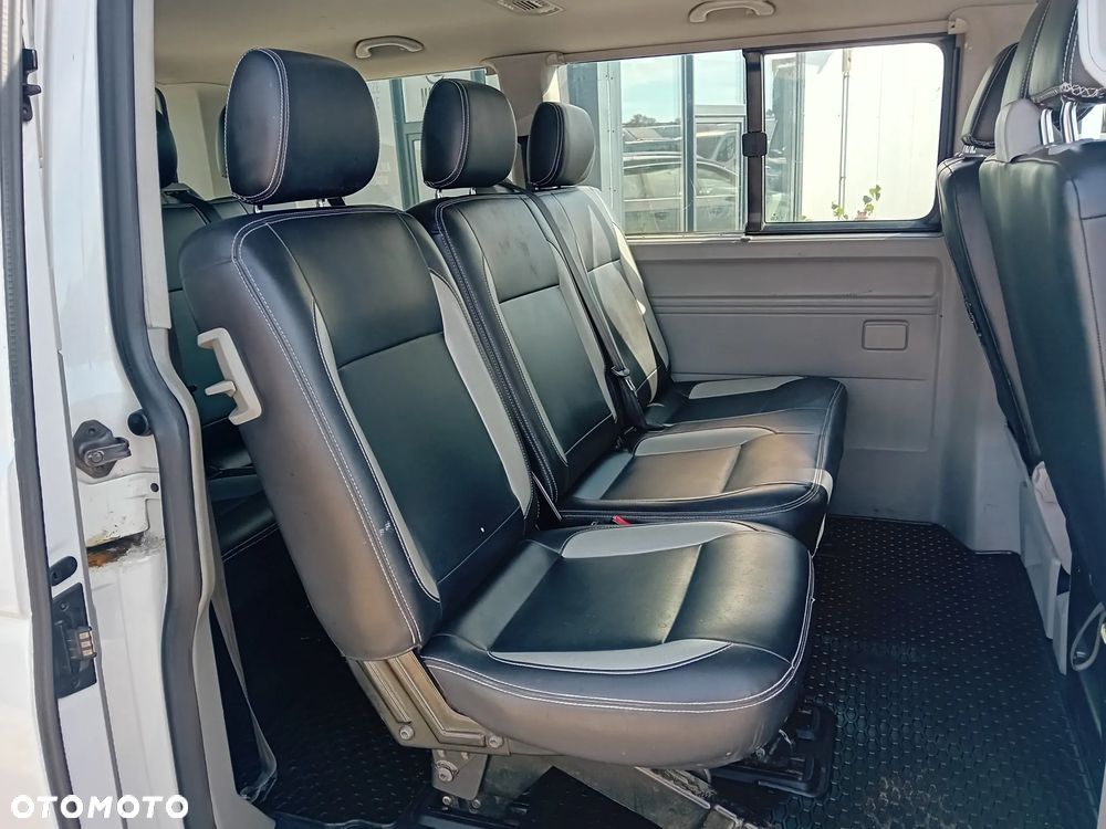 Volkswagen Caravelle - 12