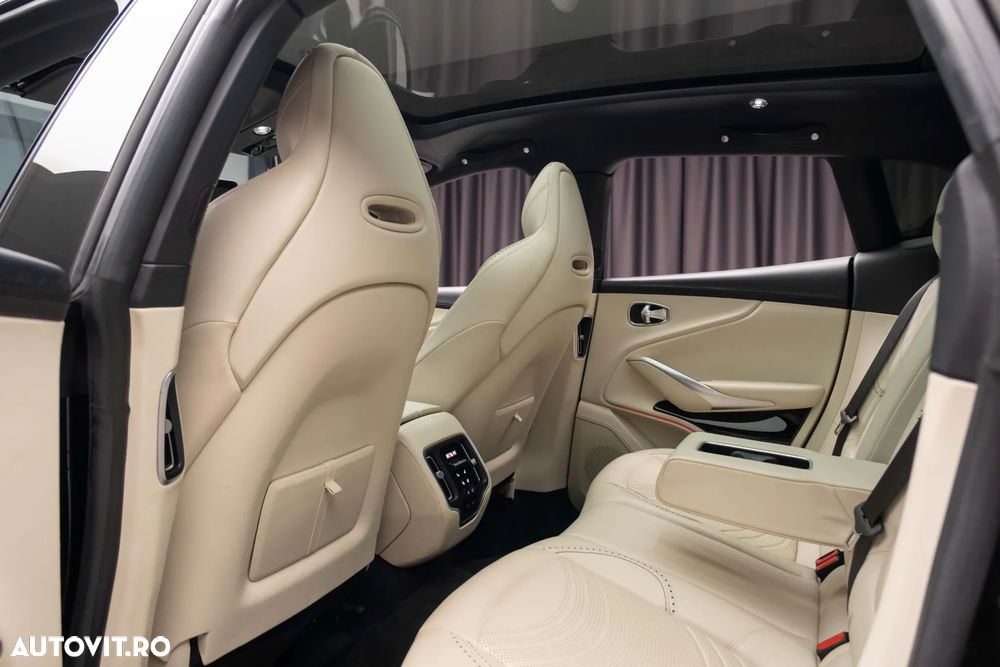Aston Martin DBX - 16