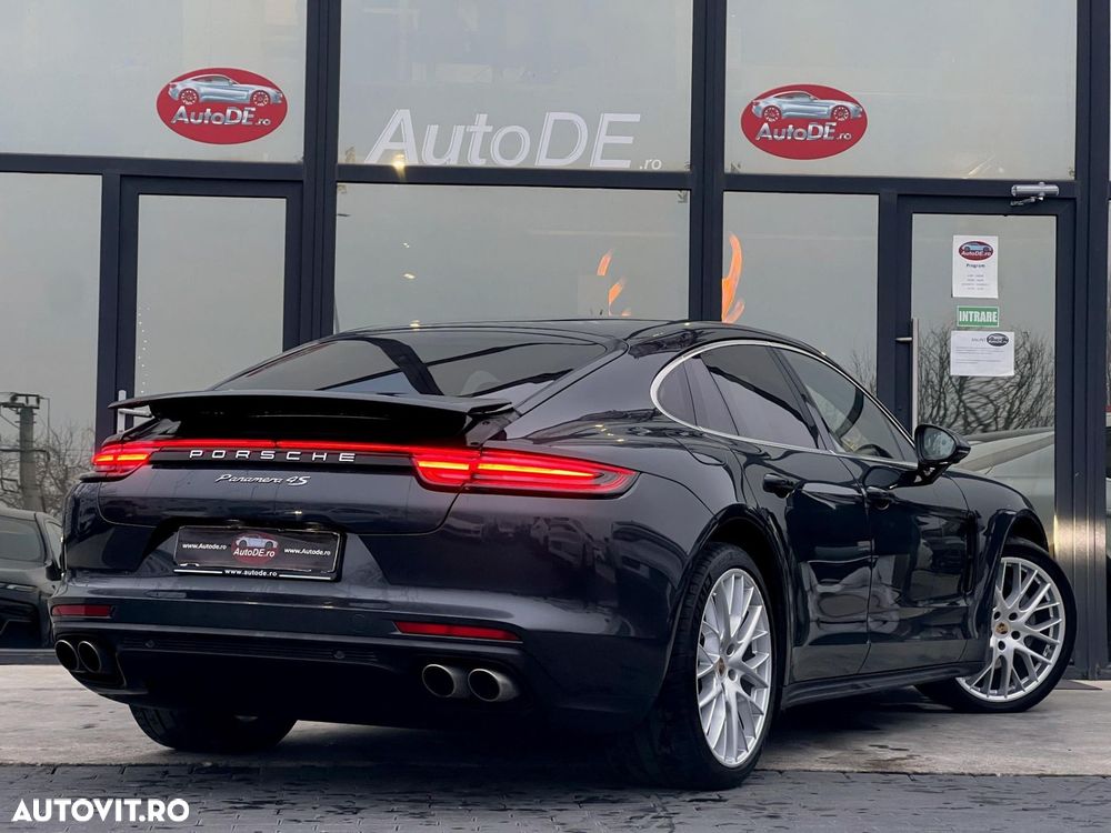 Porsche Panamera - 4