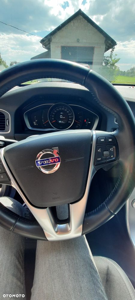 Volvo V60 D2 Momentum - 9