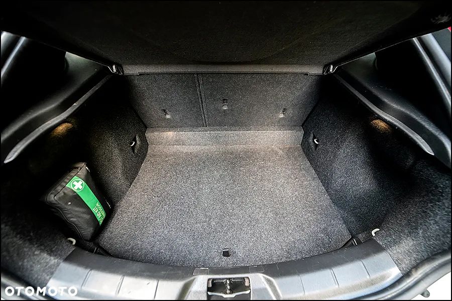 Volvo V40 Cross Country - 36