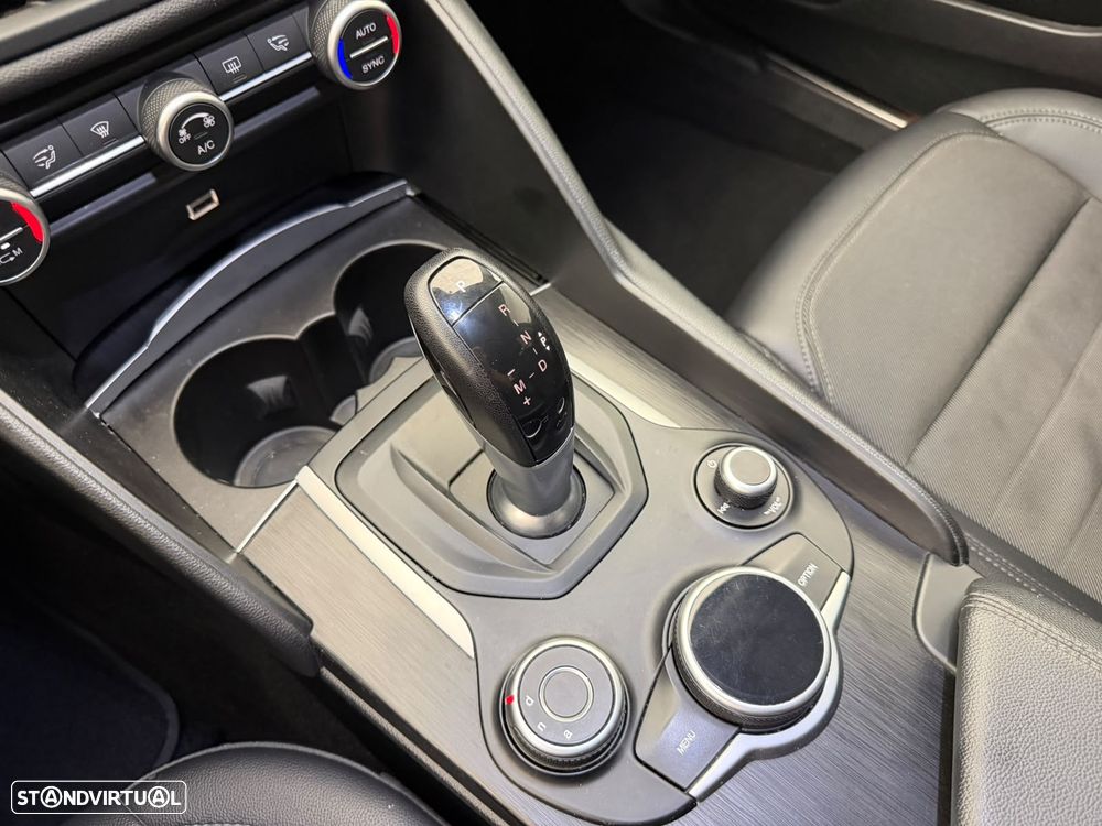 Alfa Romeo Giulia 2.2 D Super AT8 - 9