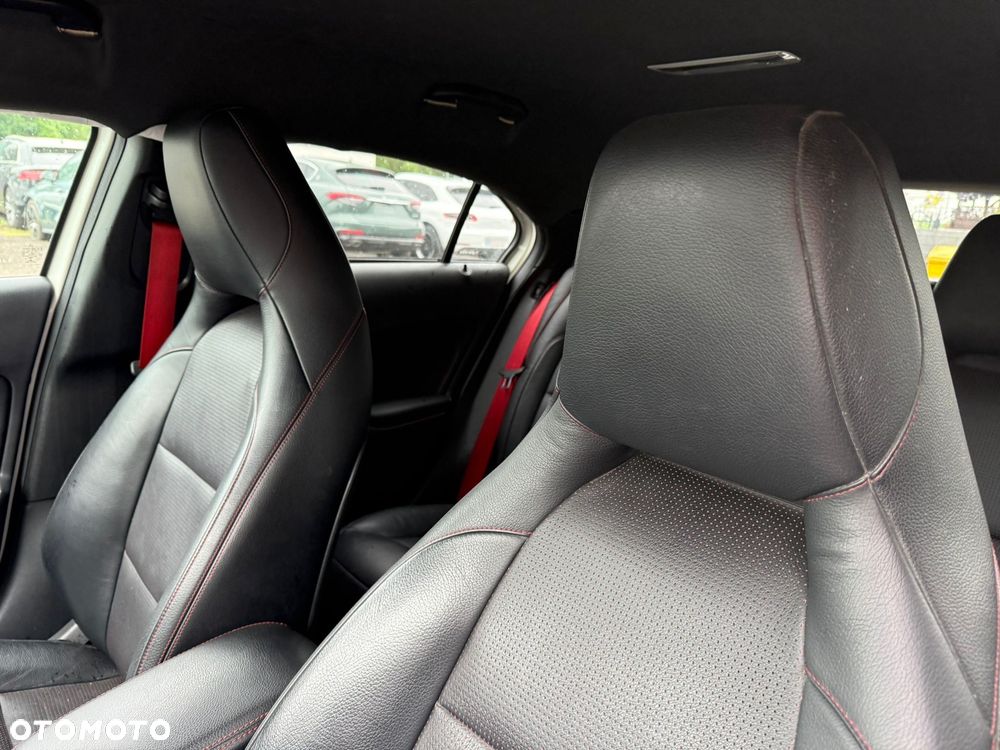 Mercedes-Benz Klasa A AMG 45 4Matic AMG Speedshift 7G-DCT - 24
