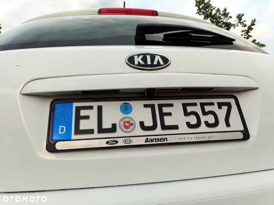 Kia Ceed 1.4 CVVT SW Dream-Team Edition - 11