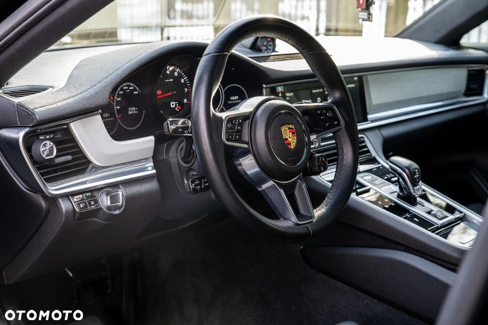 Porsche Panamera 4 Platinum Edition - 3