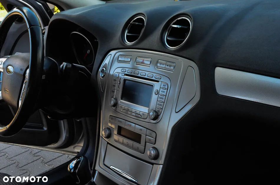 Ford Mondeo 2.0 Ambiente - 39