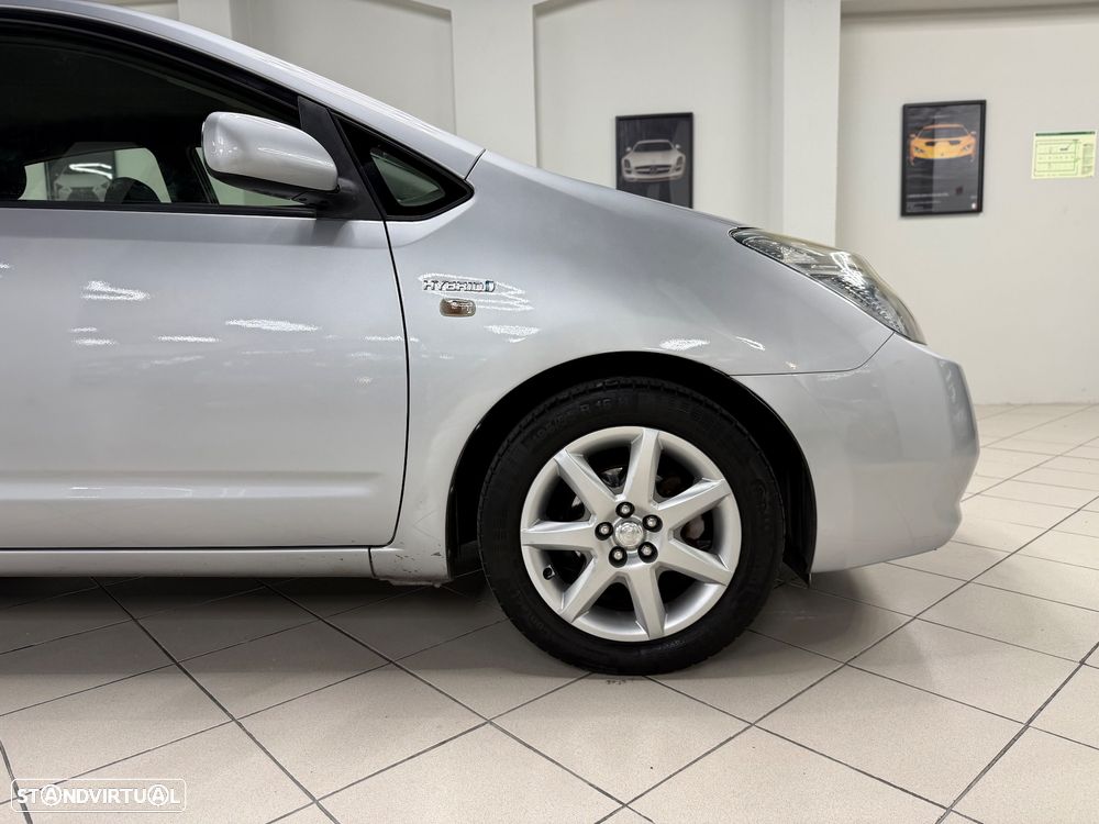 Toyota Prius 1.5 VVT-i HSD Sol - 3