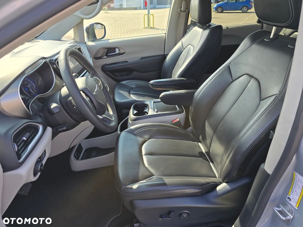 Chrysler Pacifica - 14