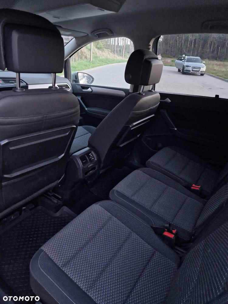 Volkswagen Touran - 9