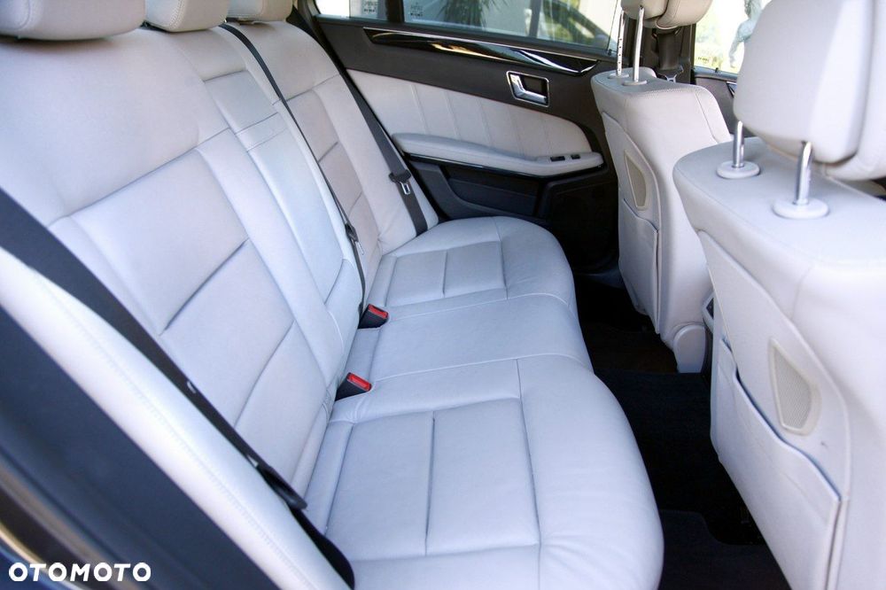 Mercedes-Benz Klasa E 350 CDI DPF 4Matic BlueEFFICIENCY 7G-TRONIC Avantgarde - 18