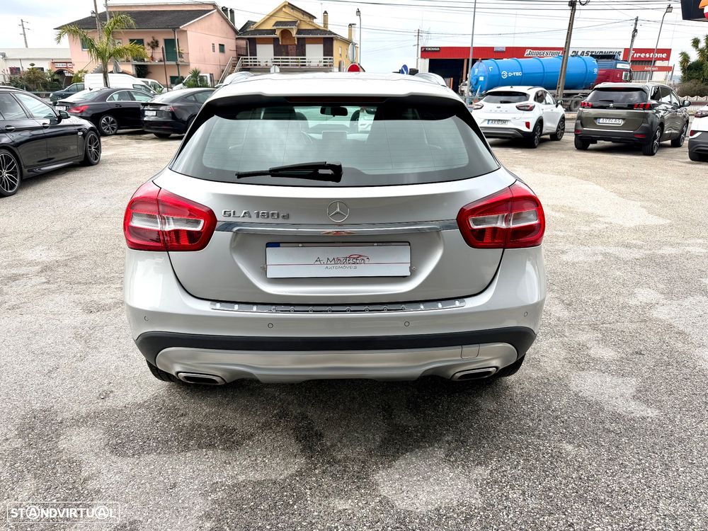 Mercedes-Benz GLA 180 CDI Urban - 9