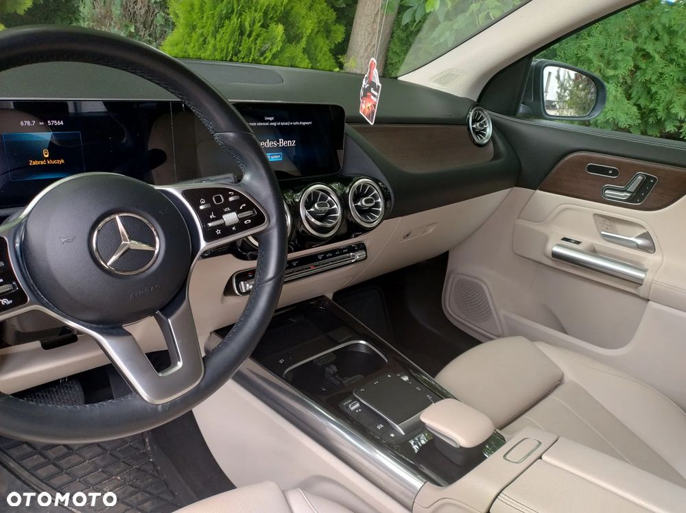 Mercedes-Benz GLA - 9