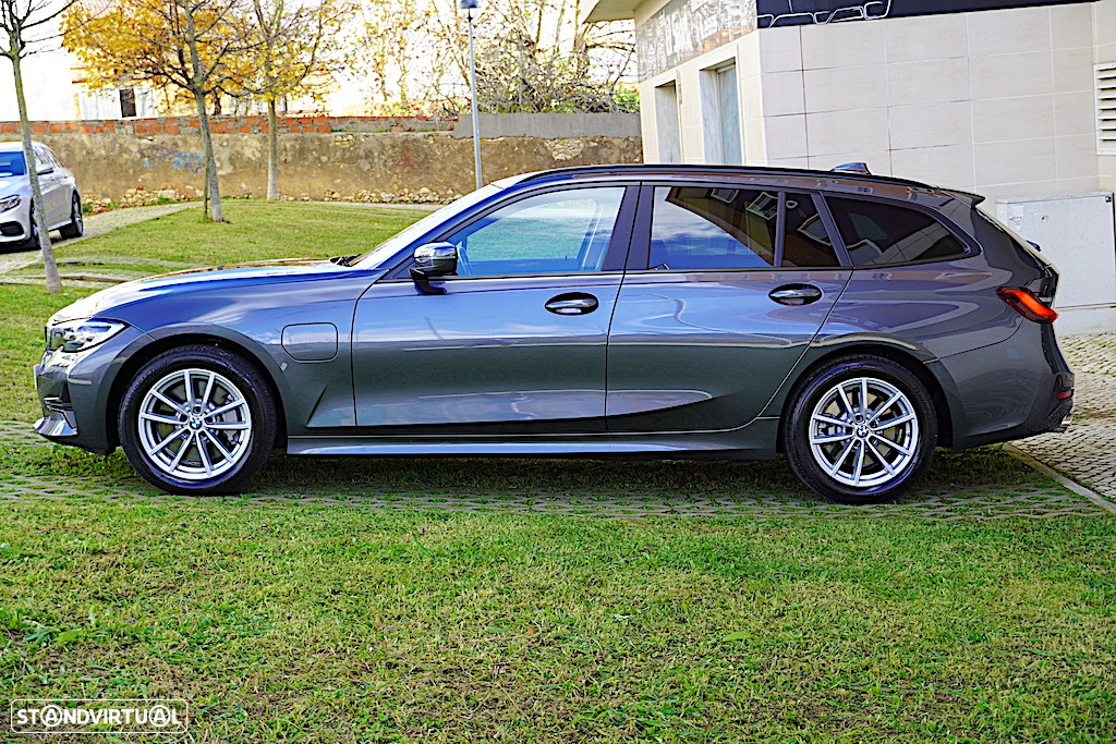 BMW 330 e Touring Auto - 3