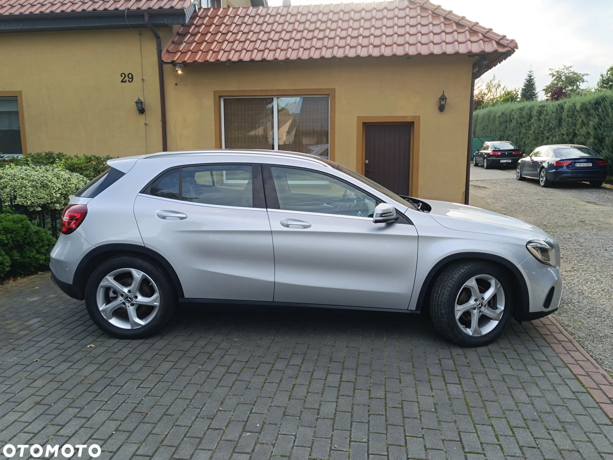 Mercedes-Benz GLA 200 7G-DCT UrbanStyle Edition - 4