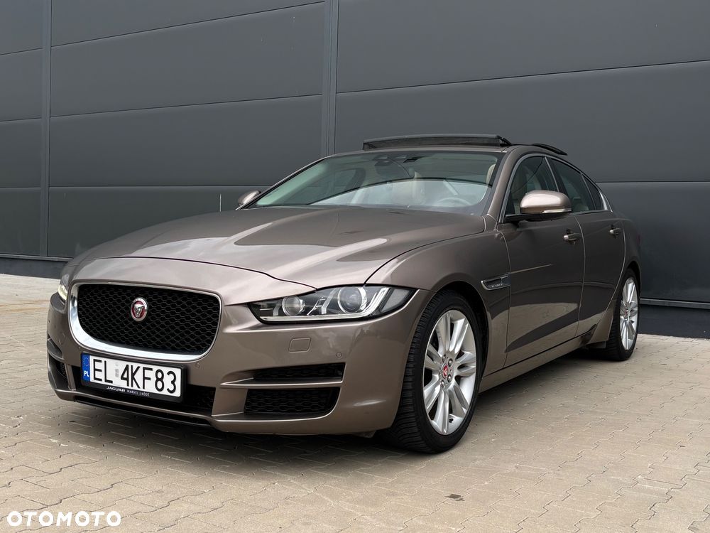 Jaguar XE 2.0 D Prestige - 8
