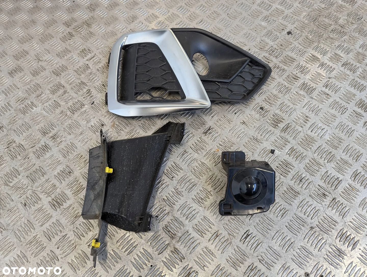 Audi A4 B9 8W 2019-2024 Kratka zaślepka halogenu lewa S-Line LIFT - 1