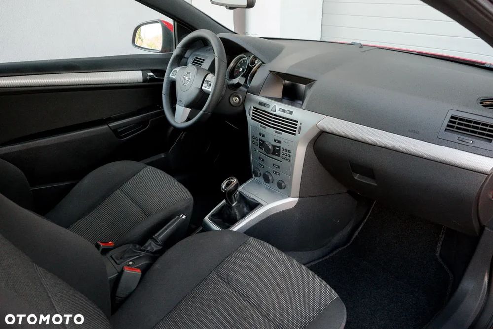Opel Astra III GTC 1.8 Sport - 28
