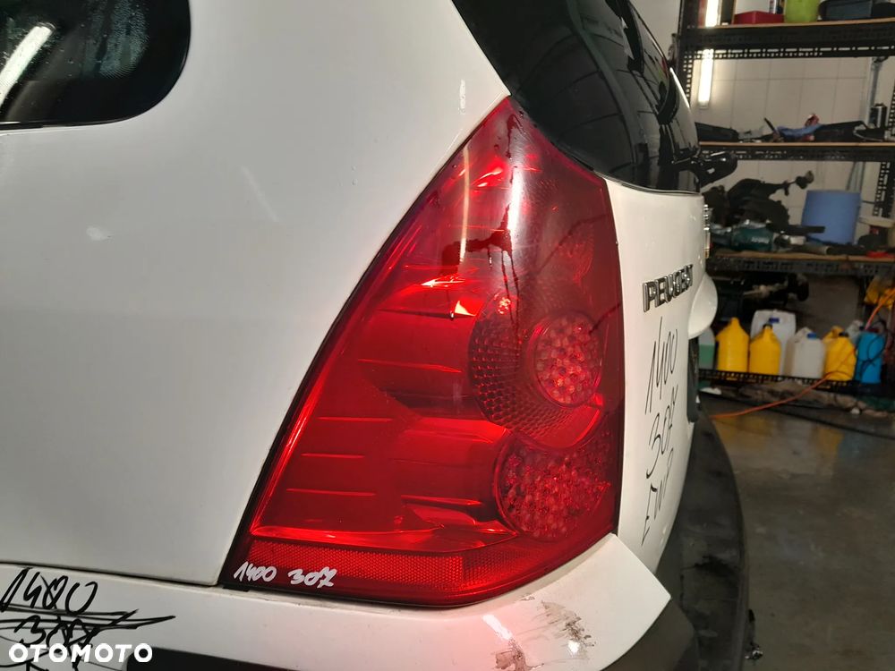 PEUGEOT 307 LIFT LAMPA LEWA TYLNA LEWY TYŁ W BŁOTNIK KOMBI - 2