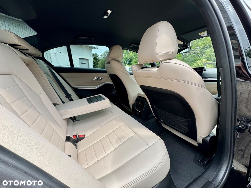 BMW Seria 3 318i - 16