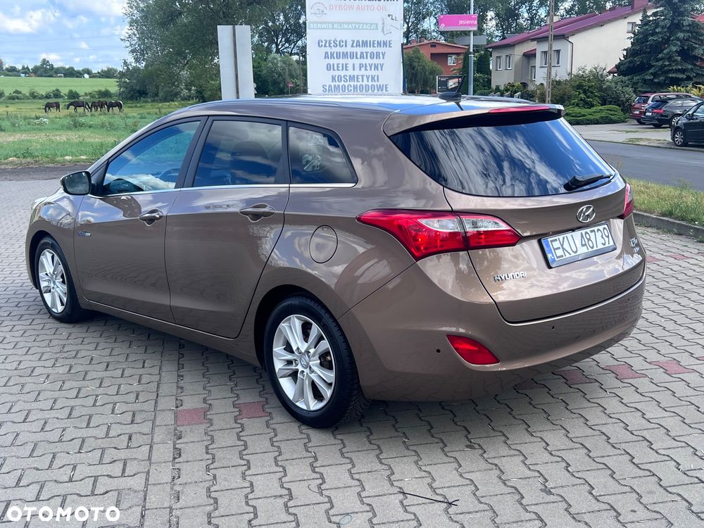 Hyundai i30 i30cw blue 1.6 CRDi Trend - 9
