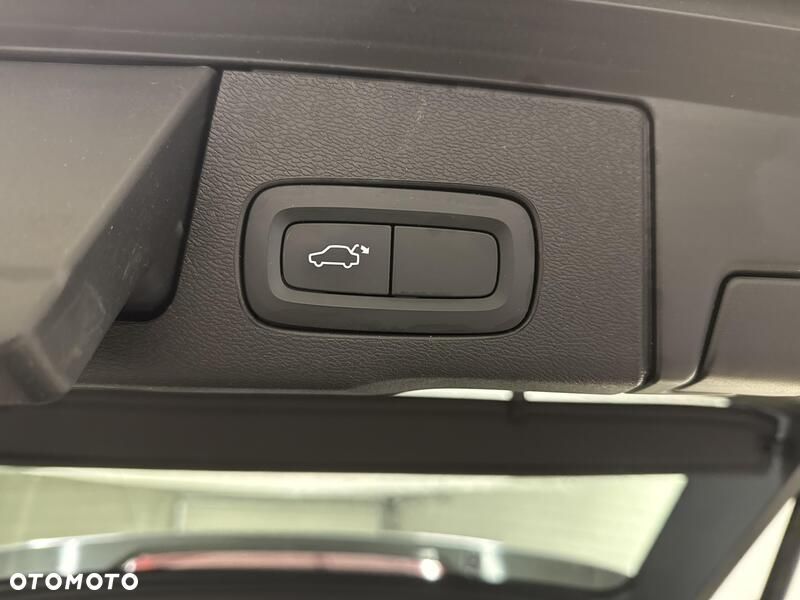 Volvo XC 60 D4 Momentum Pro - 25