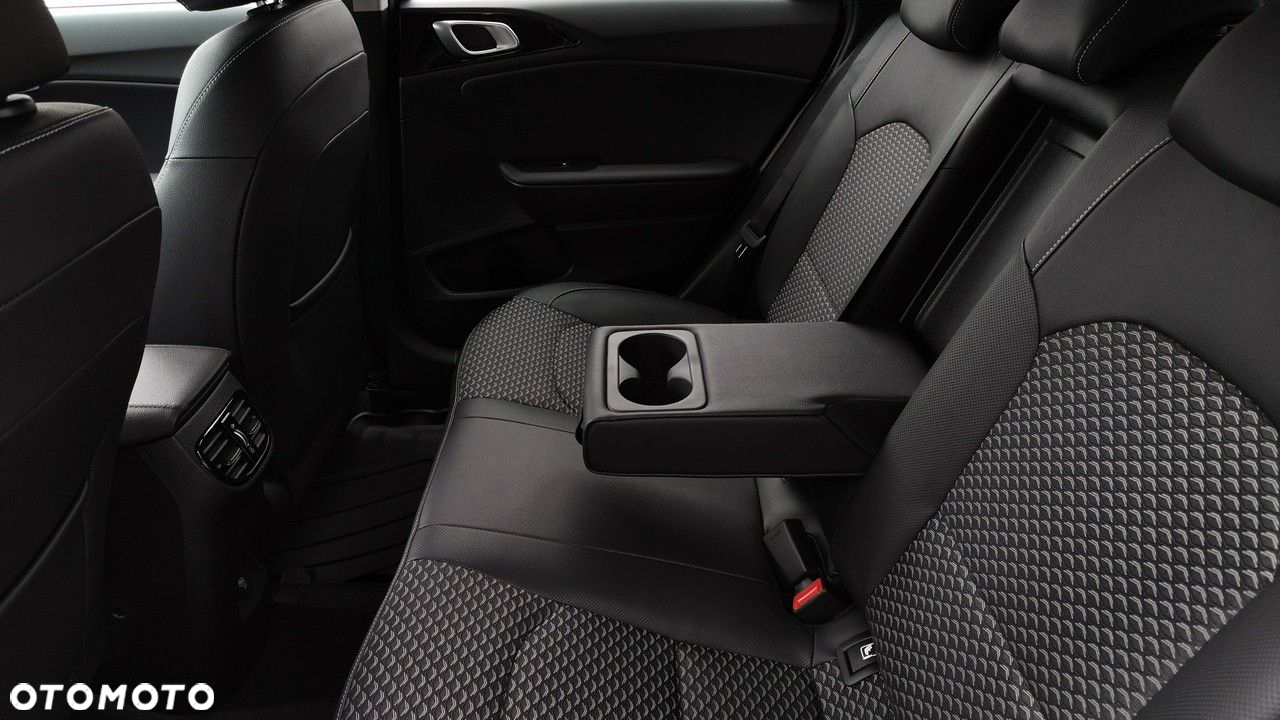 Kia Ceed - 22