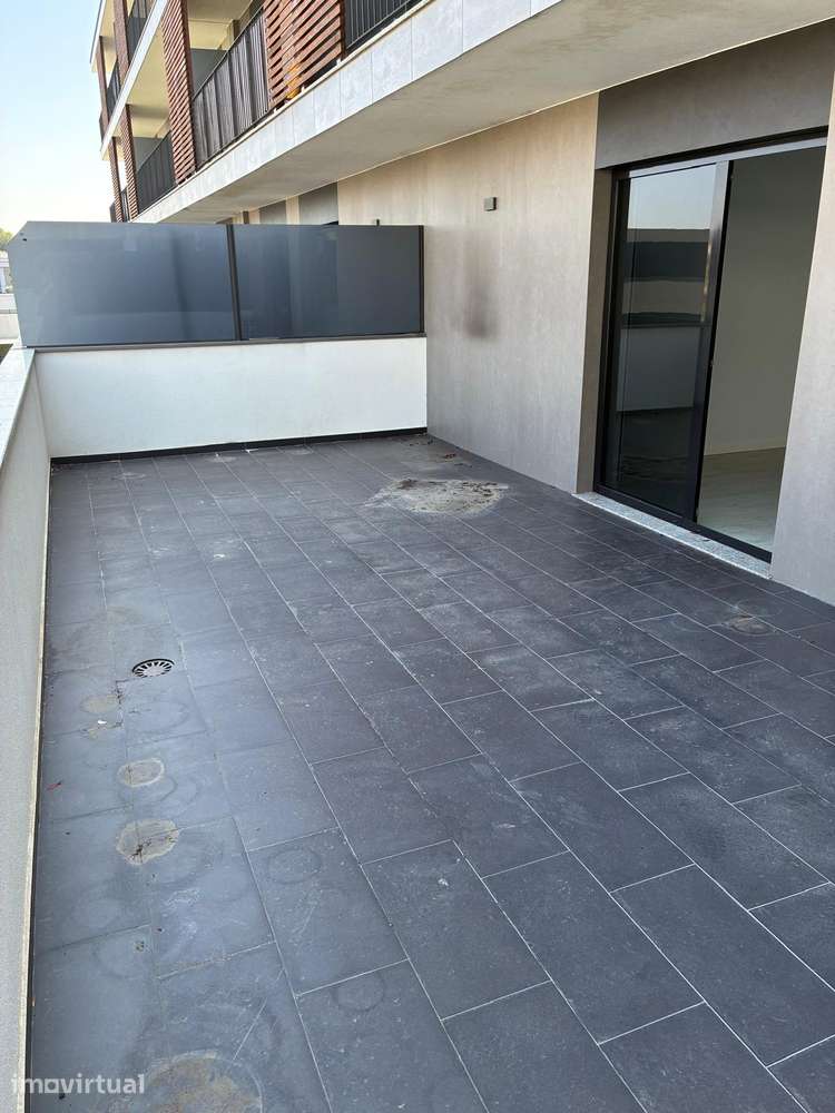 Aluga-se T2 com terraço, Av. da Europa - Grande imagem: 4/15