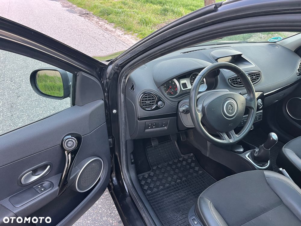 Renault Clio - 10
