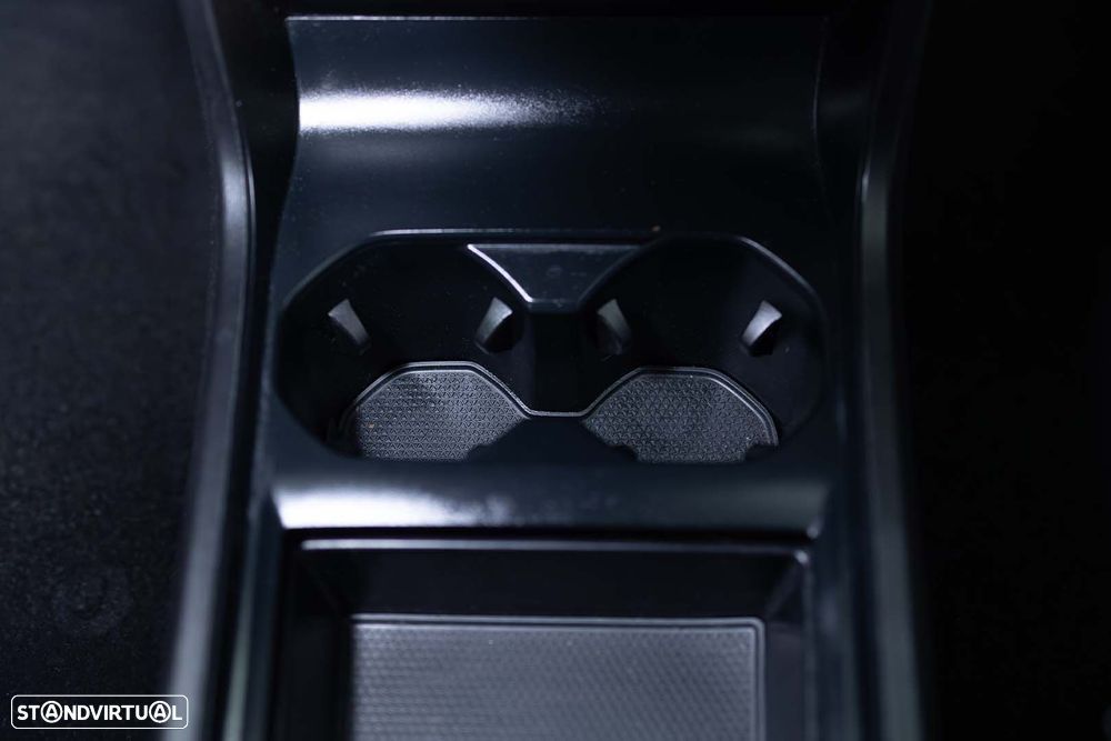 MG MG4 64 kWh Luxury - 47