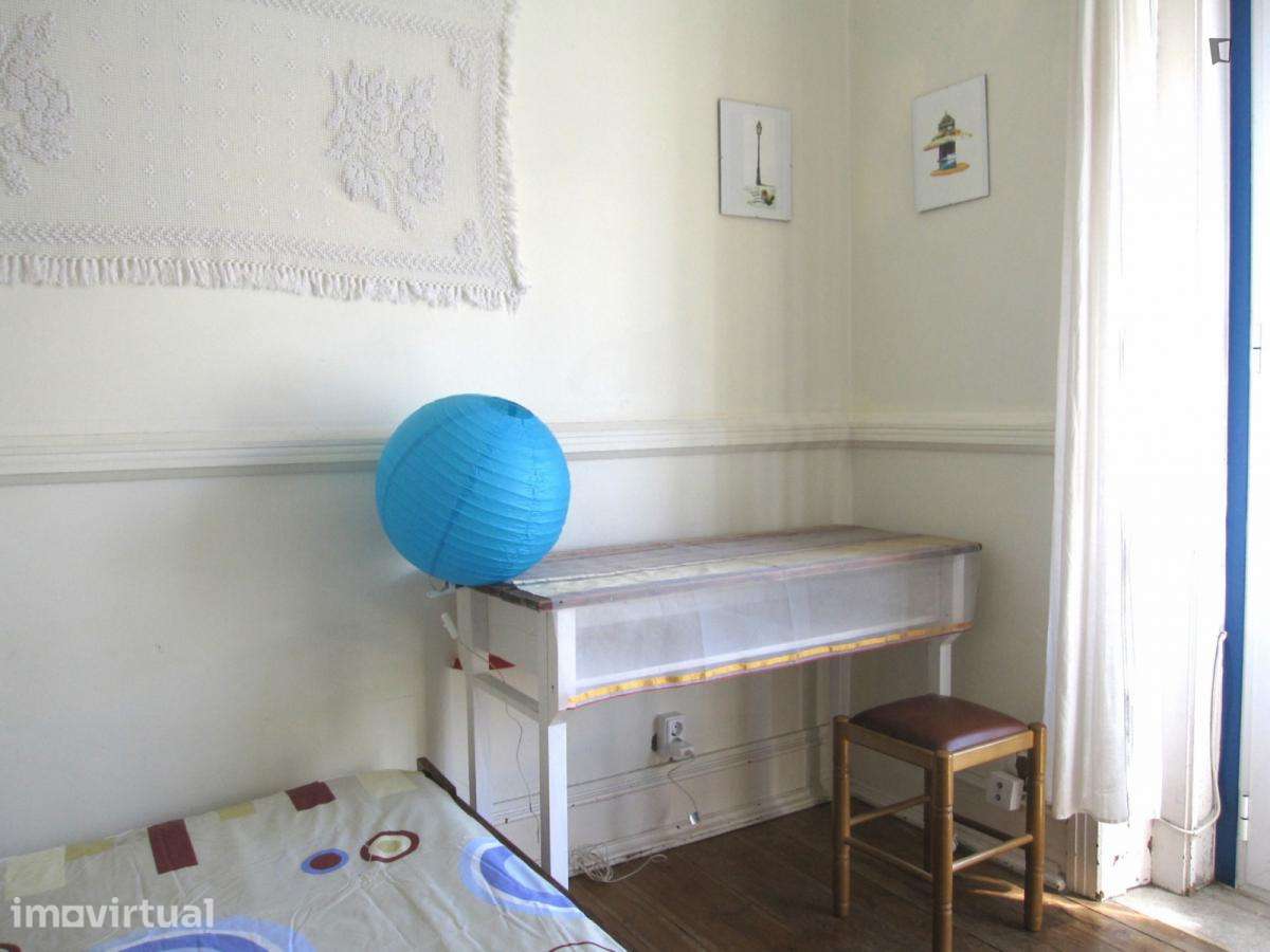 Quarto - localizado em Anjos Lisbon - Grande imagem: 5/23