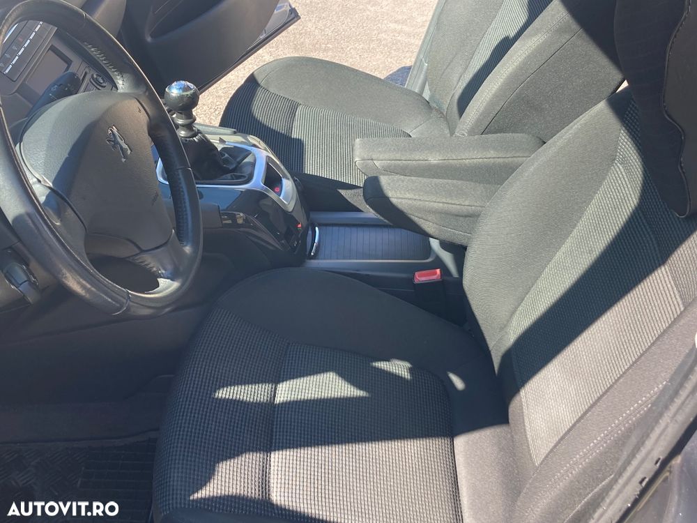 Peugeot 5008 HDI FAP 150 Family - 8