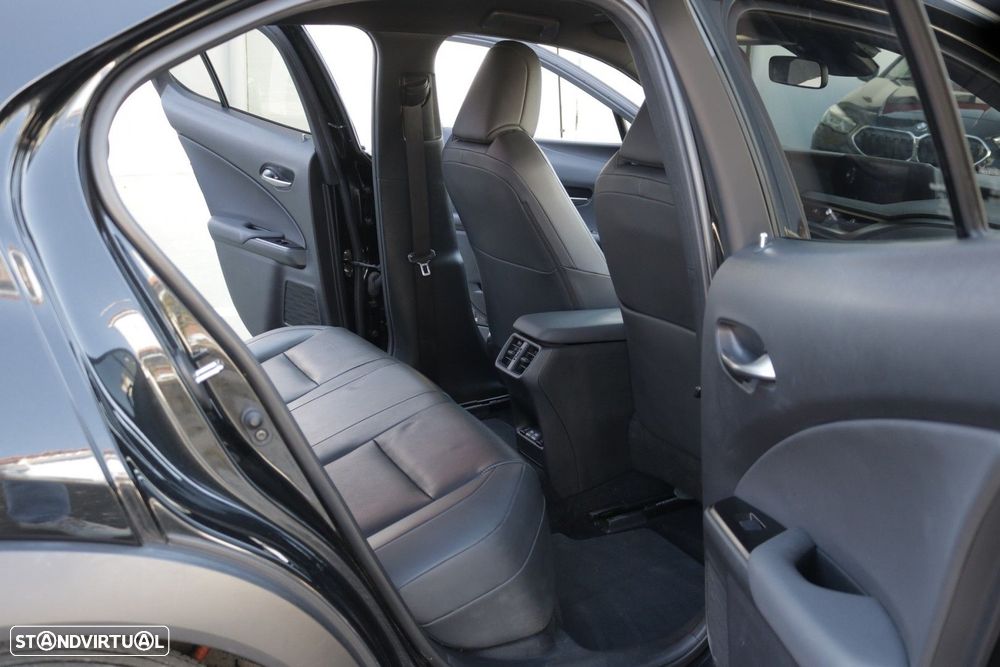 Lexus UX 300e Premium - 24