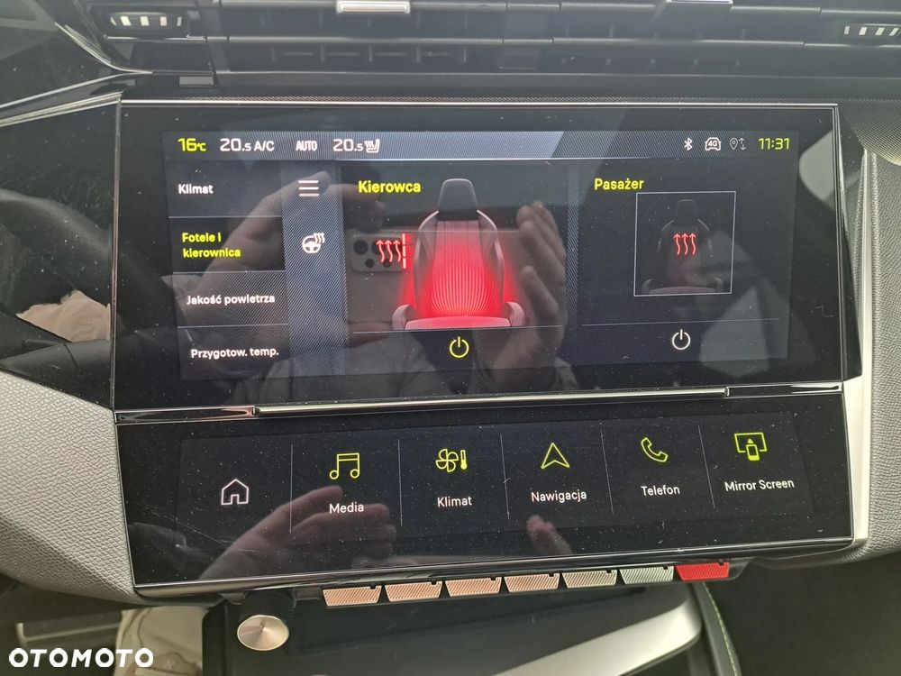 Peugeot 408 1.6 Plug-In Hybrid 225 GT EAT8 - 9