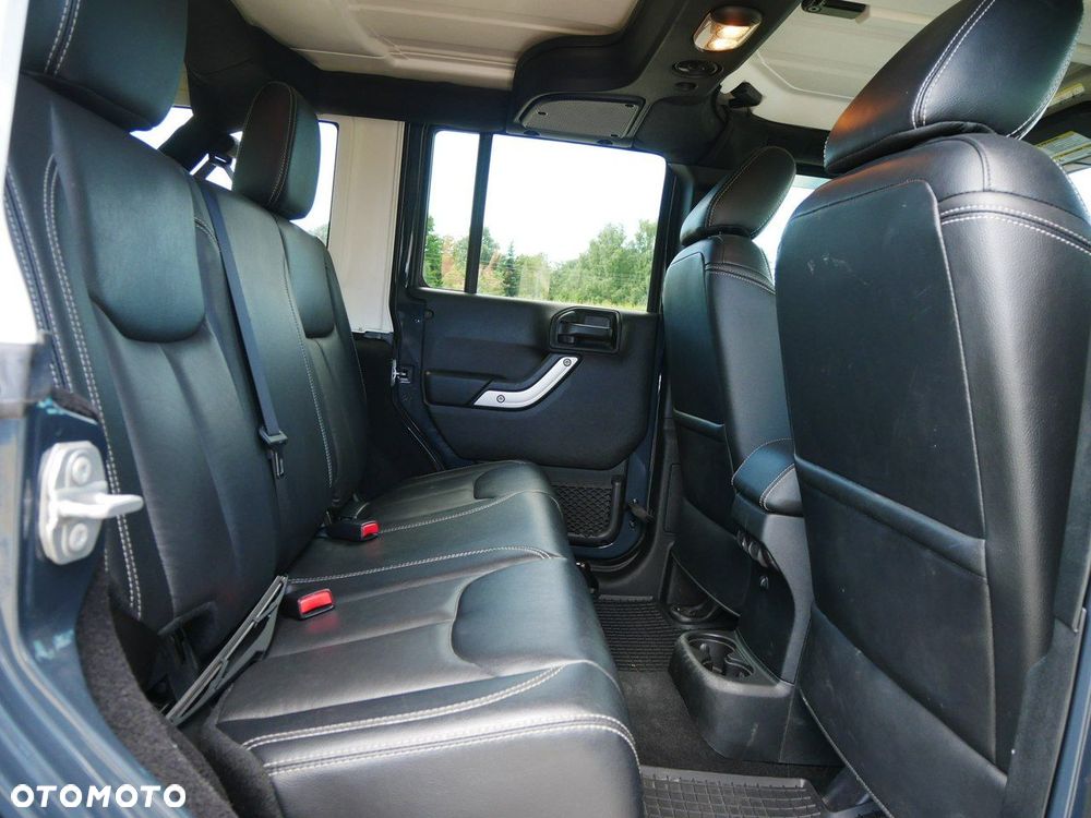 Jeep Wrangler 3.6 Unlim X - 27